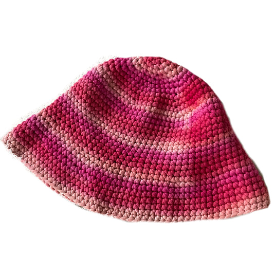 DYED CROCHET BUCKET HAT PINK